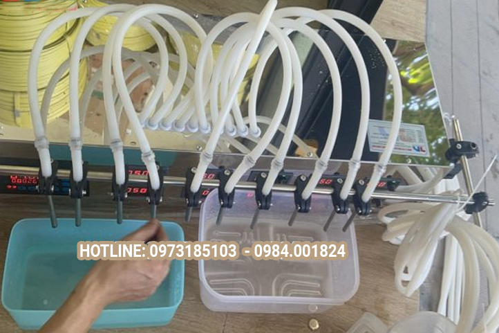 Máy chiết rót điện tử 10 vòi tự động