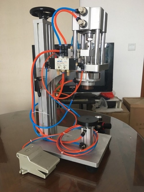 Máy đóng nắp chai nước hoa